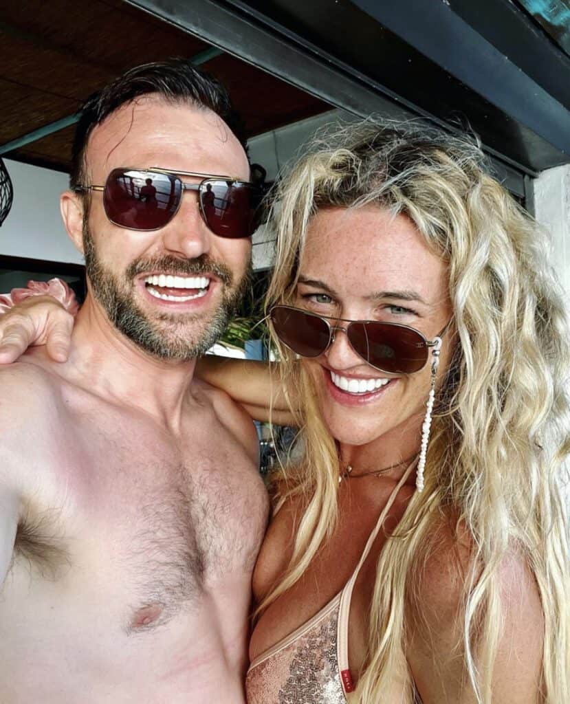 Happy Couple on Vacation Mode | Smile Virtual