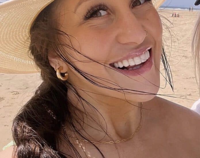 Pretty Woman Wearing Hat & Clicking Photo on Beach | Smile Virtual