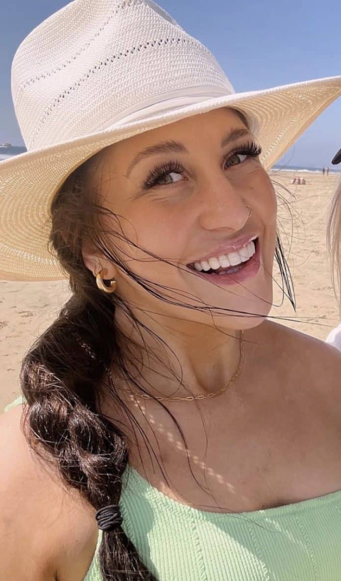 Pretty Woman Wearing Hat & Clicking Photo on Beach | Smile Virtual
