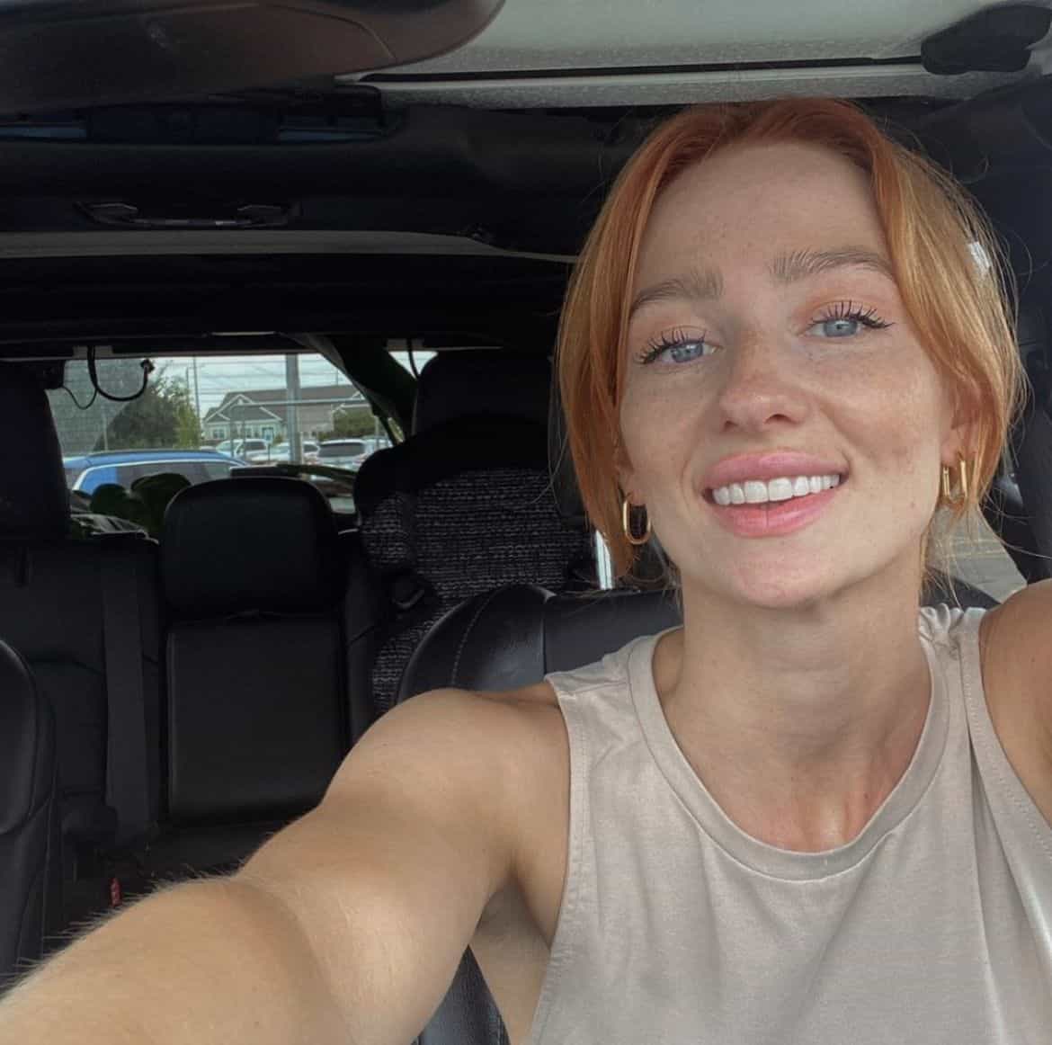 Happy Woman Clicked Selfie on the Car | Smile Virtual